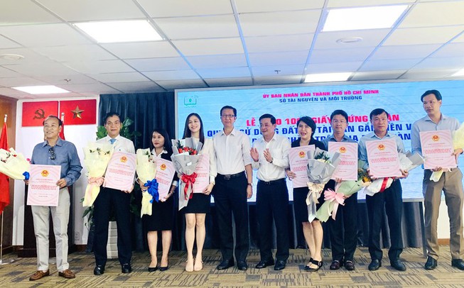 Sau[-]vụ[-]1.000[-]sổ[-]hồng,[-]TP.HCM[-]chỉ[-]đạo[-]đẩy[-]nhanh[-]việc[-]cấp[-]sổ